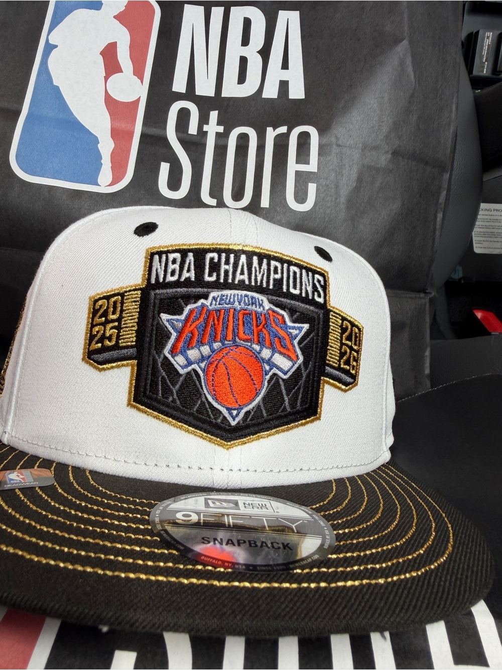 New York Knicks NBA Champions White and Black Snapback Hat - Picture 4 of 7